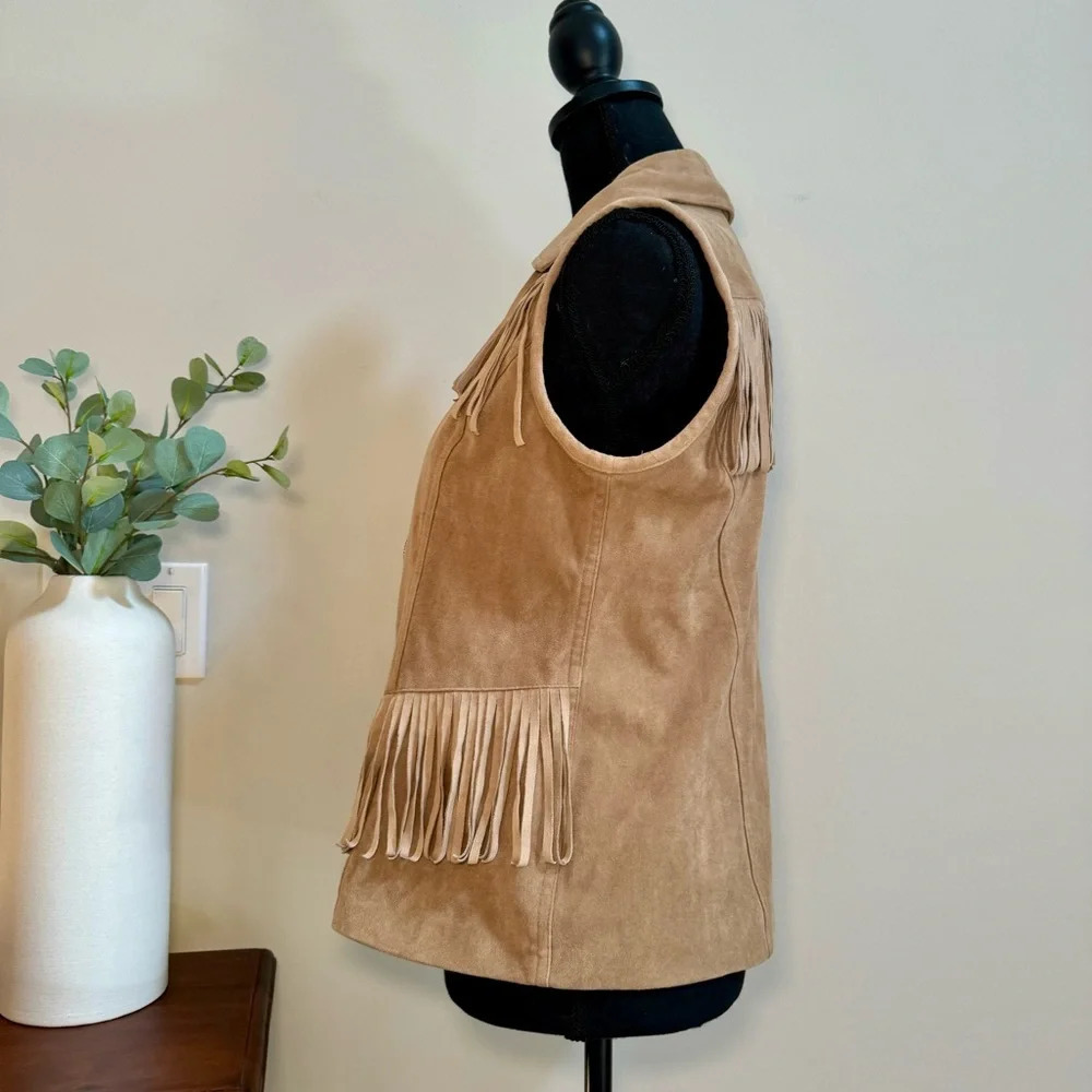 Chicos size 0 (small) tan faux suede vest with fringe boho western cowgirl - Picture 4 of 5